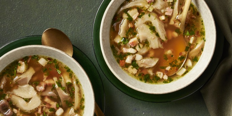 Bouillon met oesterzwammen en spekjes