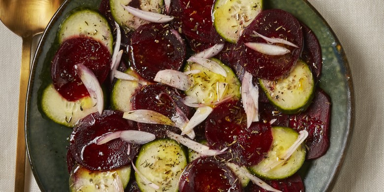 Bietensalade met sjalot, komkommer en sinaasappeldressing