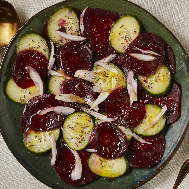 Bietensalade met sjalot, komkommer en sinaasappeldressing