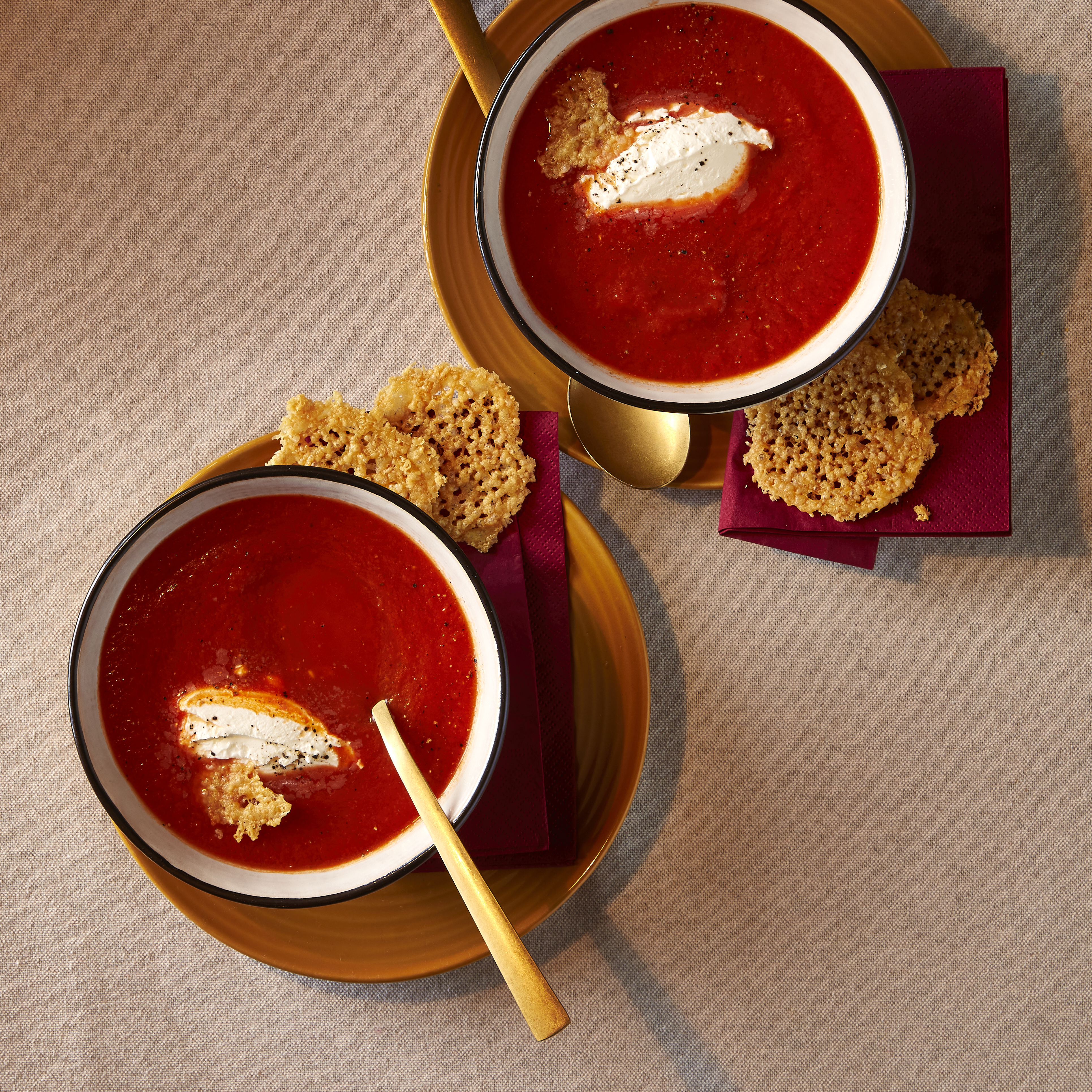 Snelle tomatensoep met kaaskoekjes