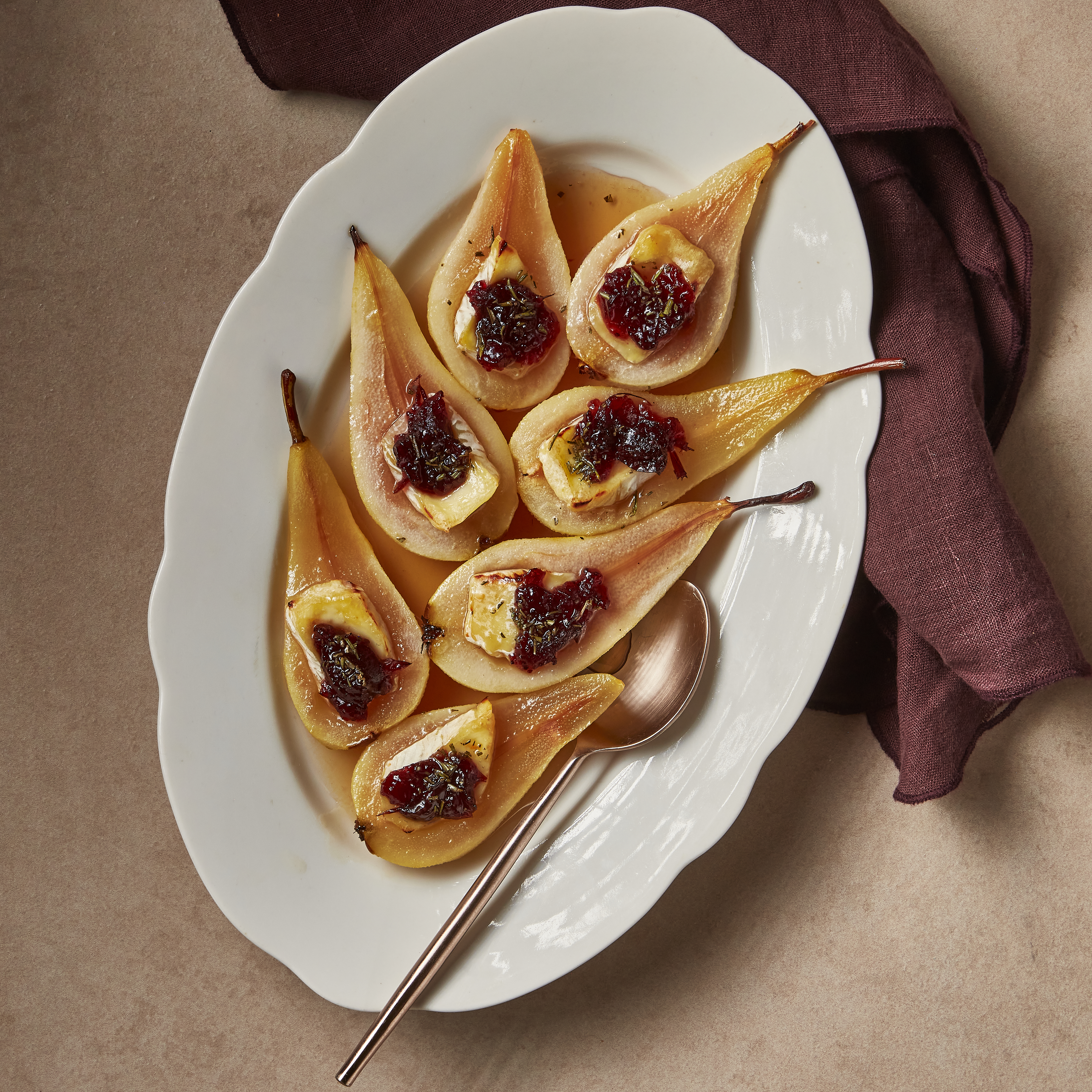 Gevulde peertjes met brie en cranberry