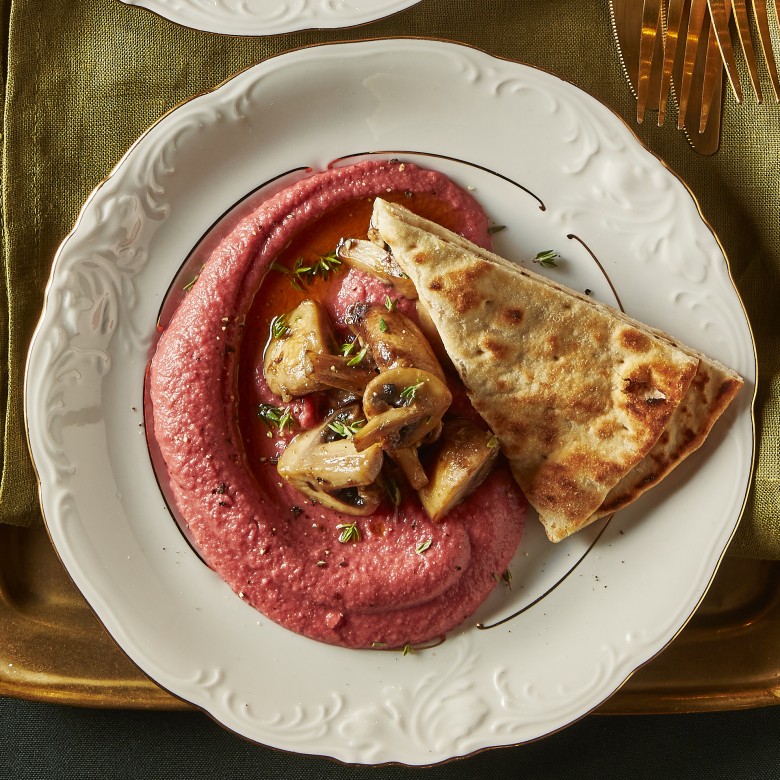 Bietenhummus met champignons en flatbread