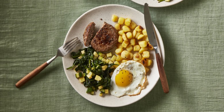 Tartaartje met spinazie, ei en aardappeltjes