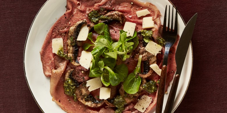 Rosbiefcarpaccio met gegrilde portobello en pecanpesto