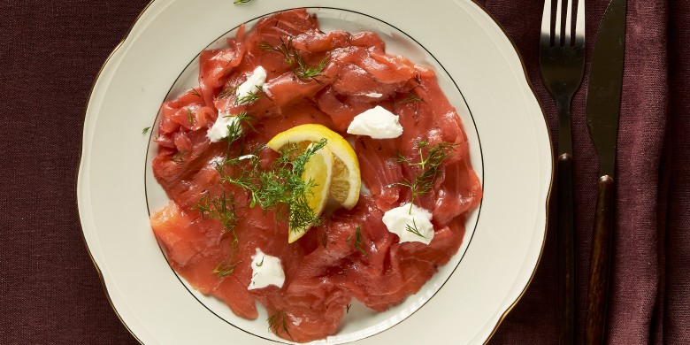 Easy gravlax met biet