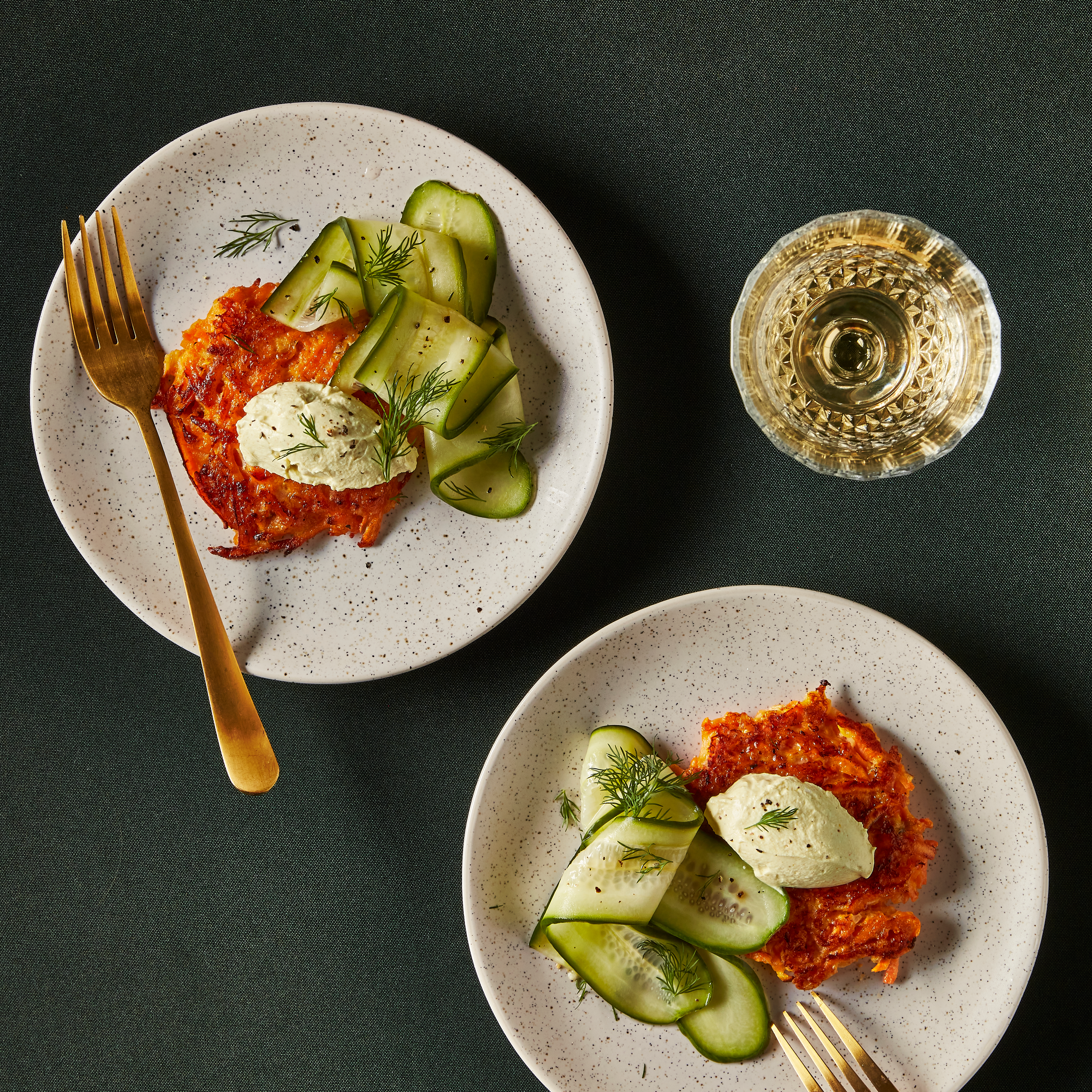 Zoete aardappelrösti met komkommer