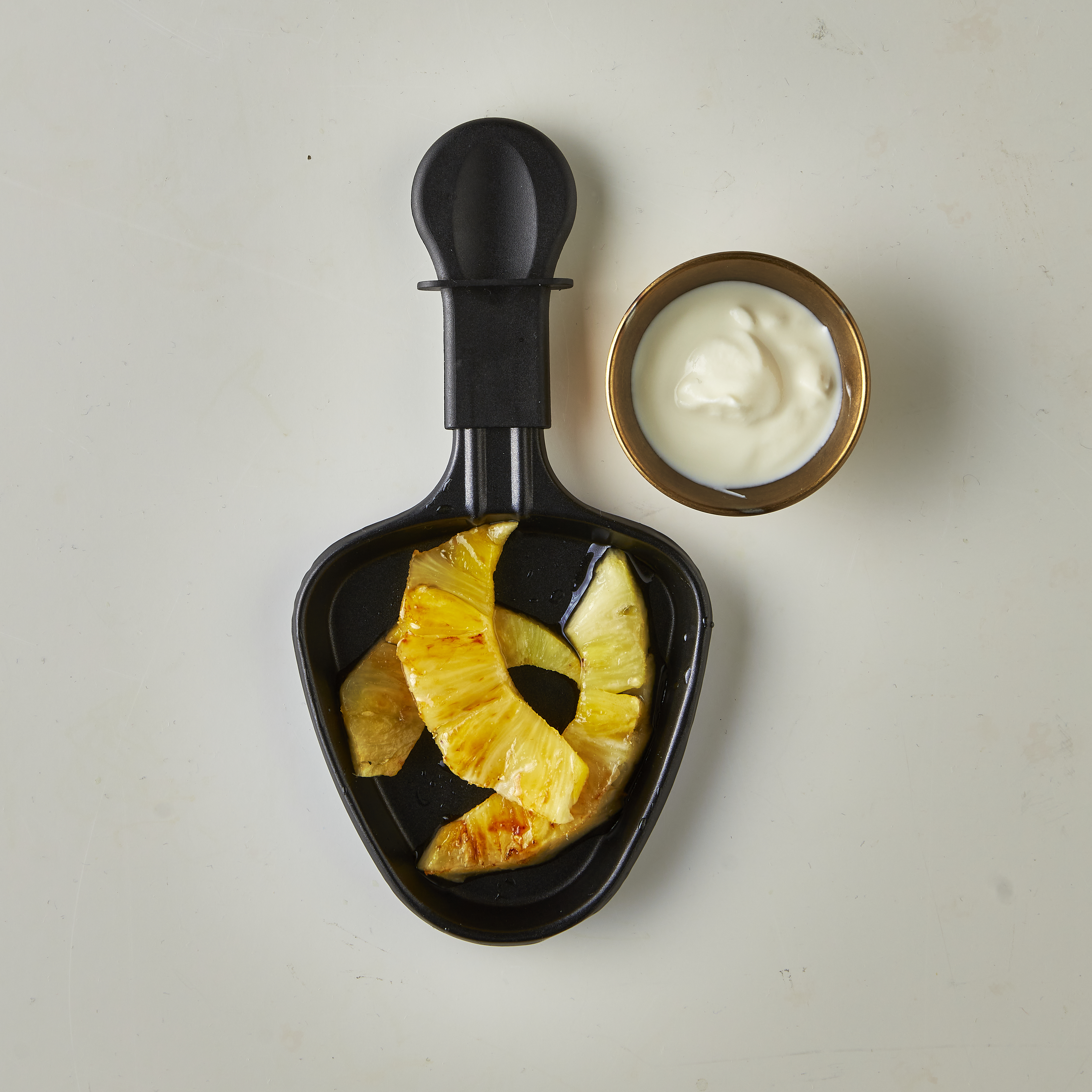 Gebakken ananas met kokosyoghurt