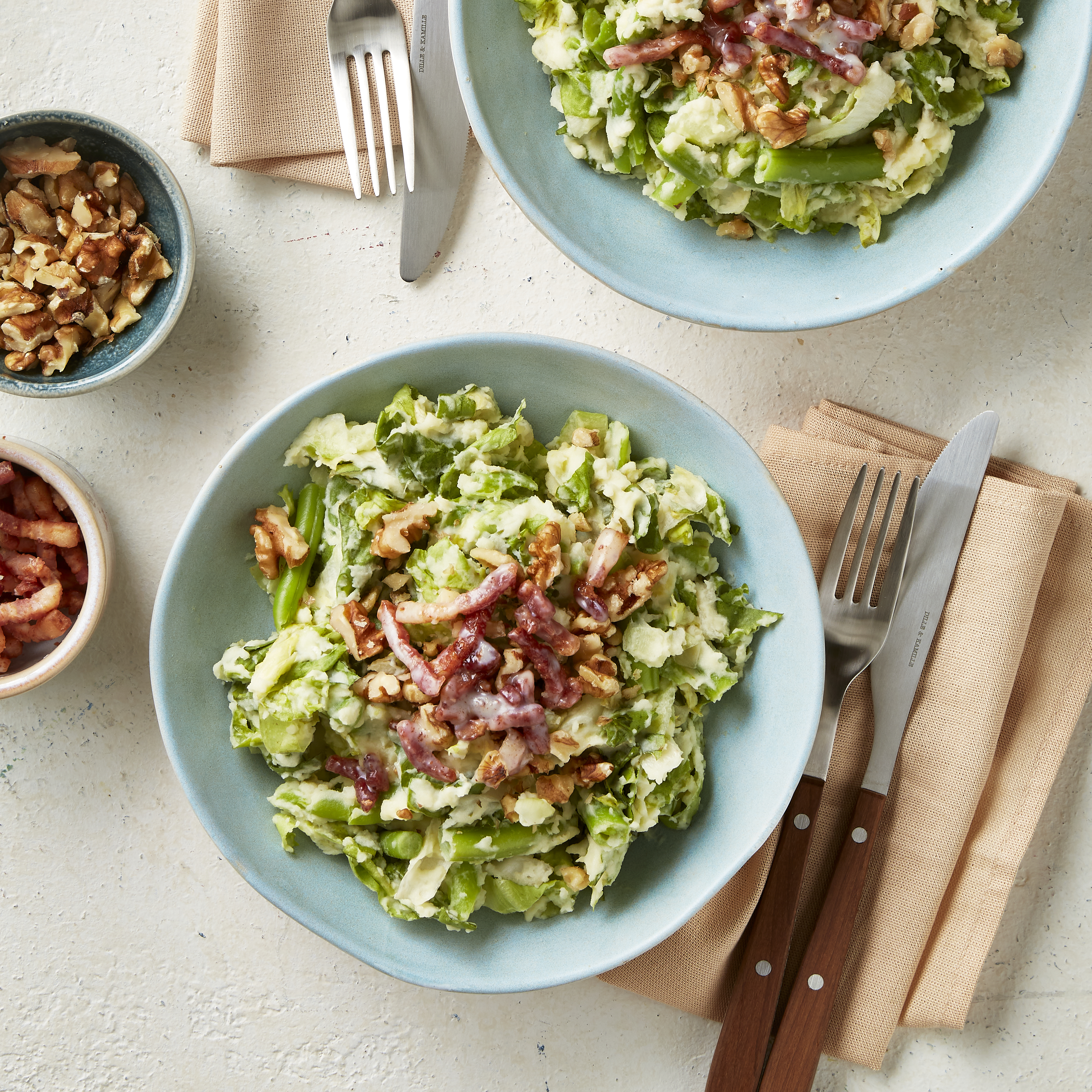 Bonenstamppot met andijvie, spek en walnoten