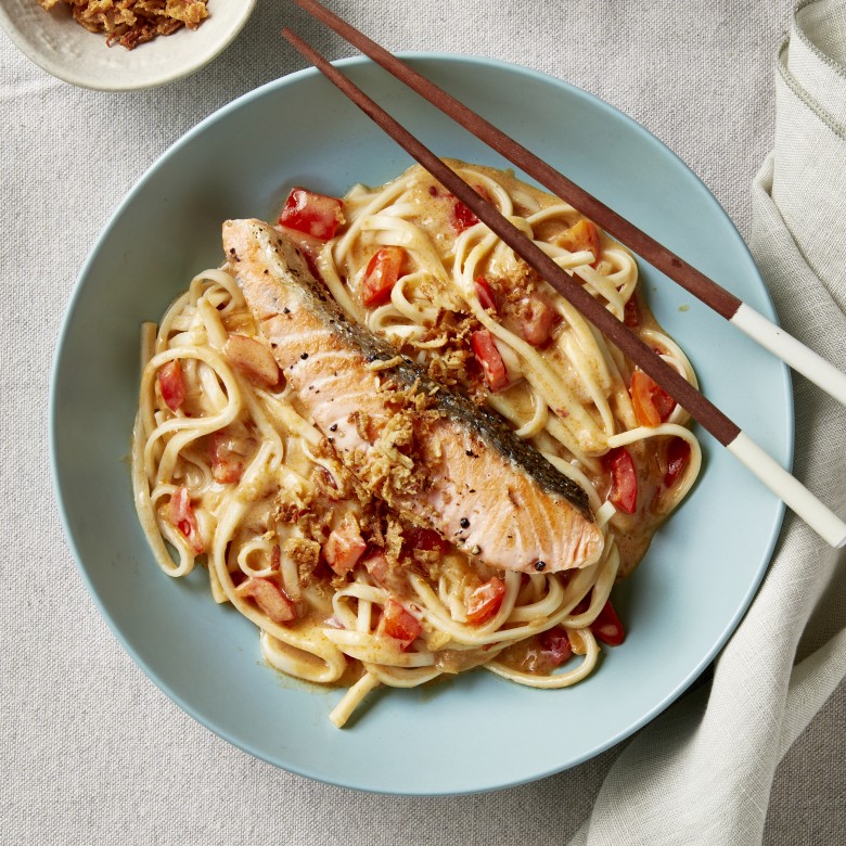 Thaise noedels met gebakken zalm