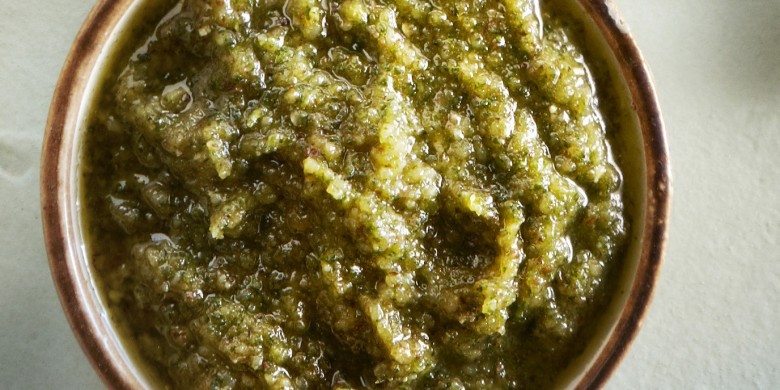 Rucolapesto met radijs en tomaat