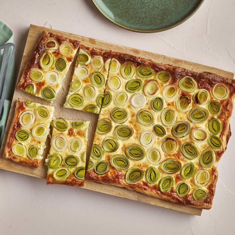 Plaattaart met prei en kaas