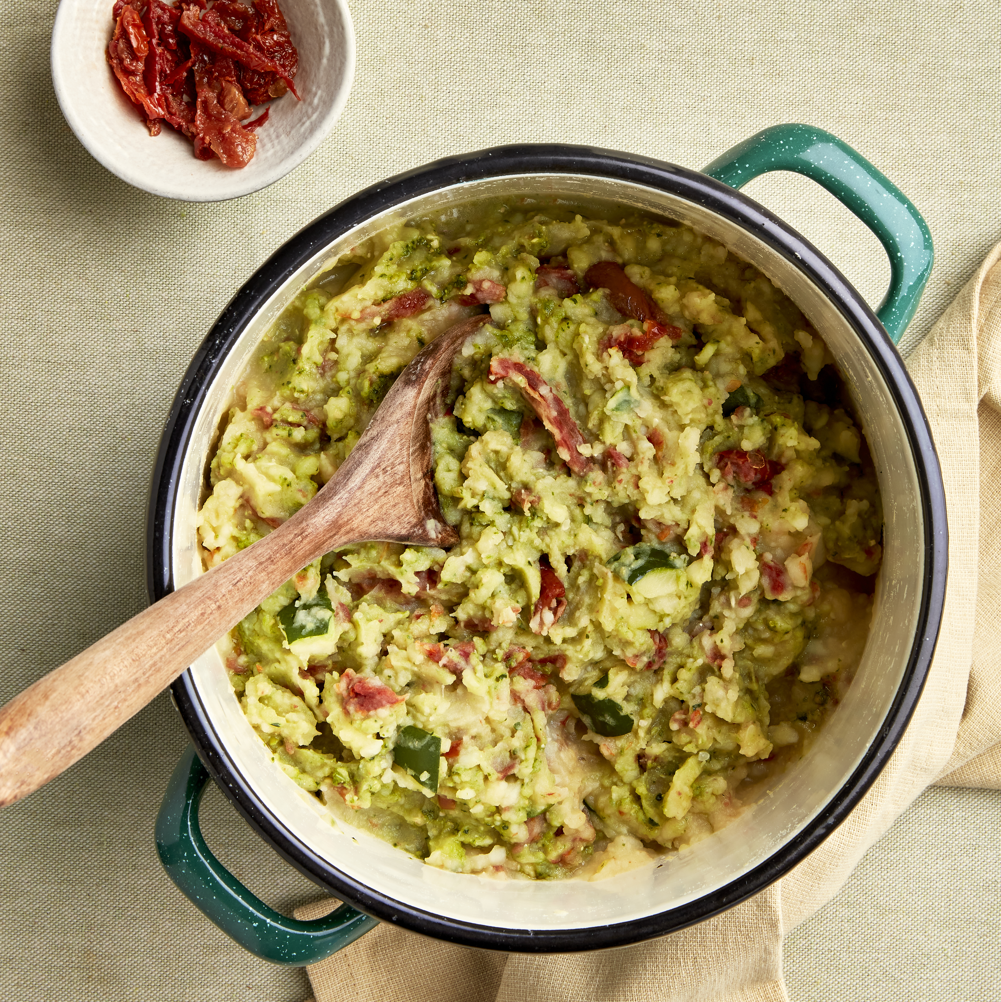 Stamppot pesto en zongedroogde tomaat