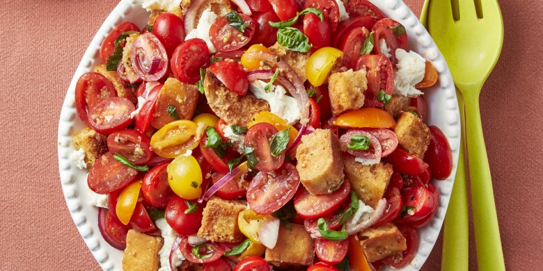 Italiaanse panzanellasalade
