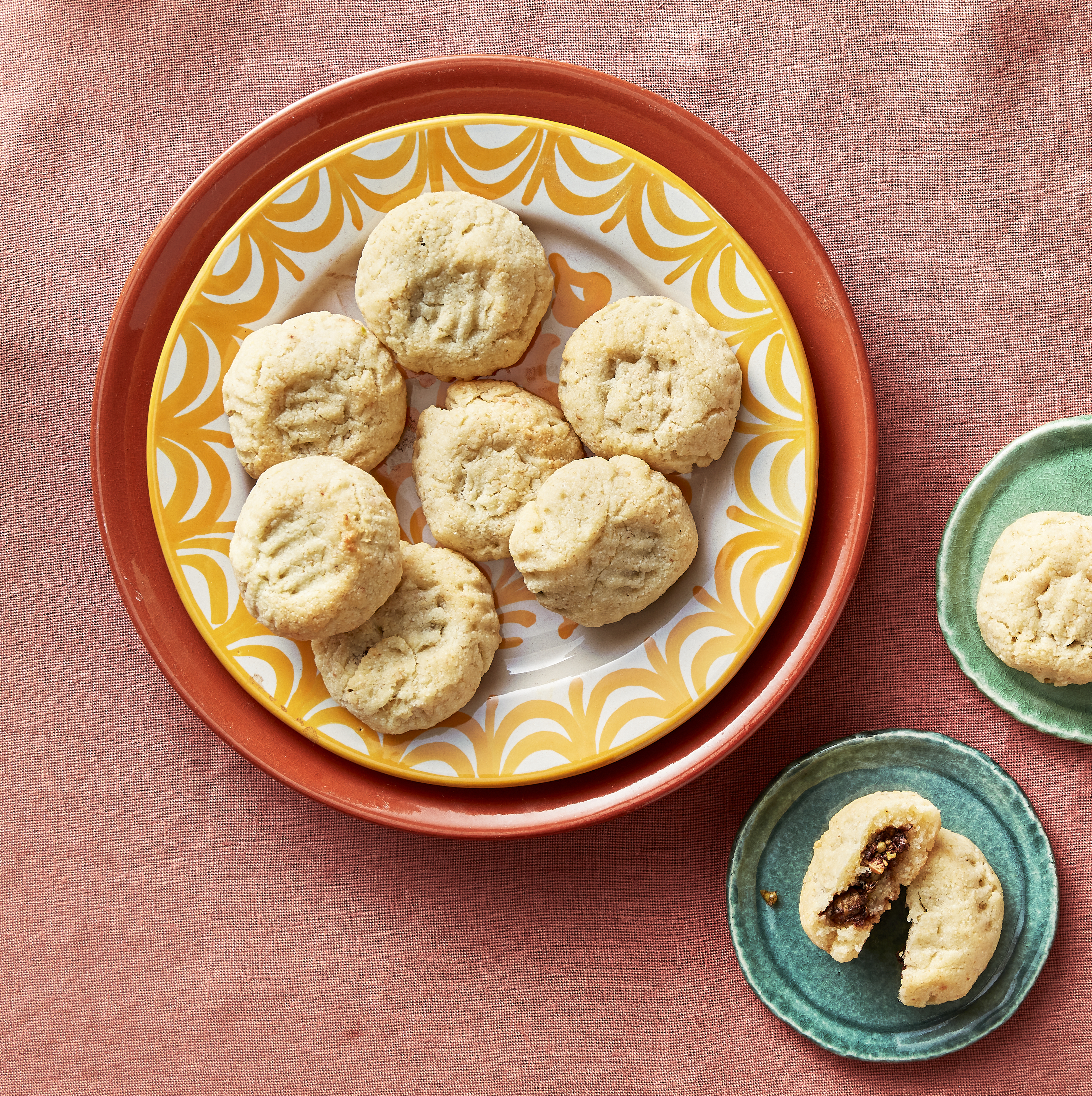 Koekjes met chocoladepistachevulling