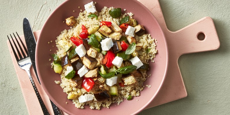Quinoasalade met feta en geroosterde groenten
