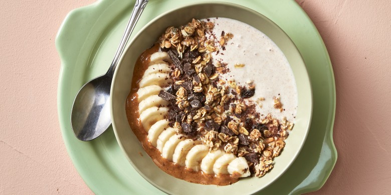 Yoghurtbowl met banaan en granola
