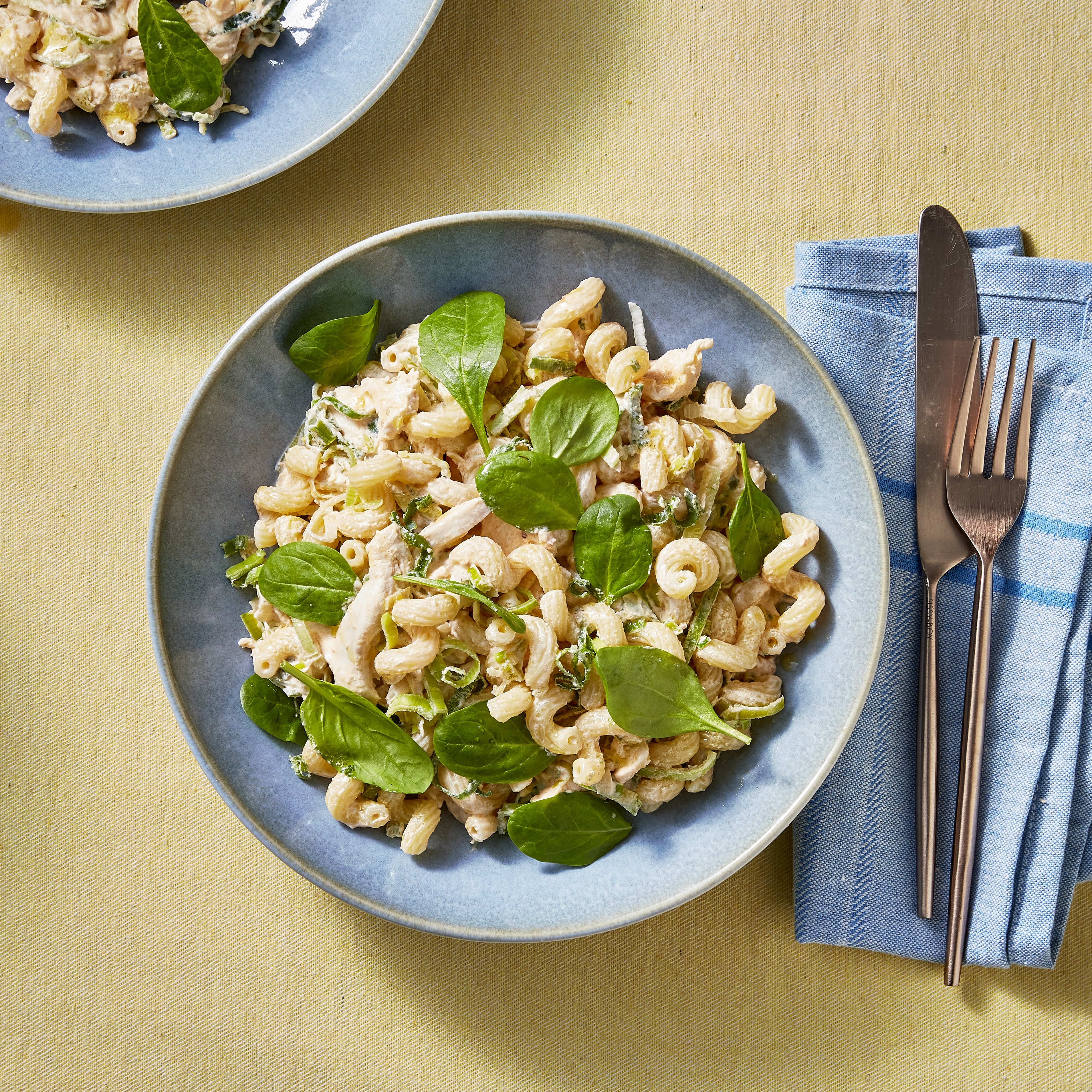 Romige pasta met kip en babyspinazie