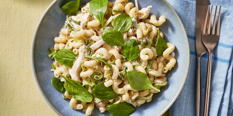 Romige pasta met kip en babyspinazie