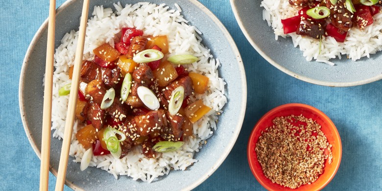 Sticky speklapjes met paprika en rijst