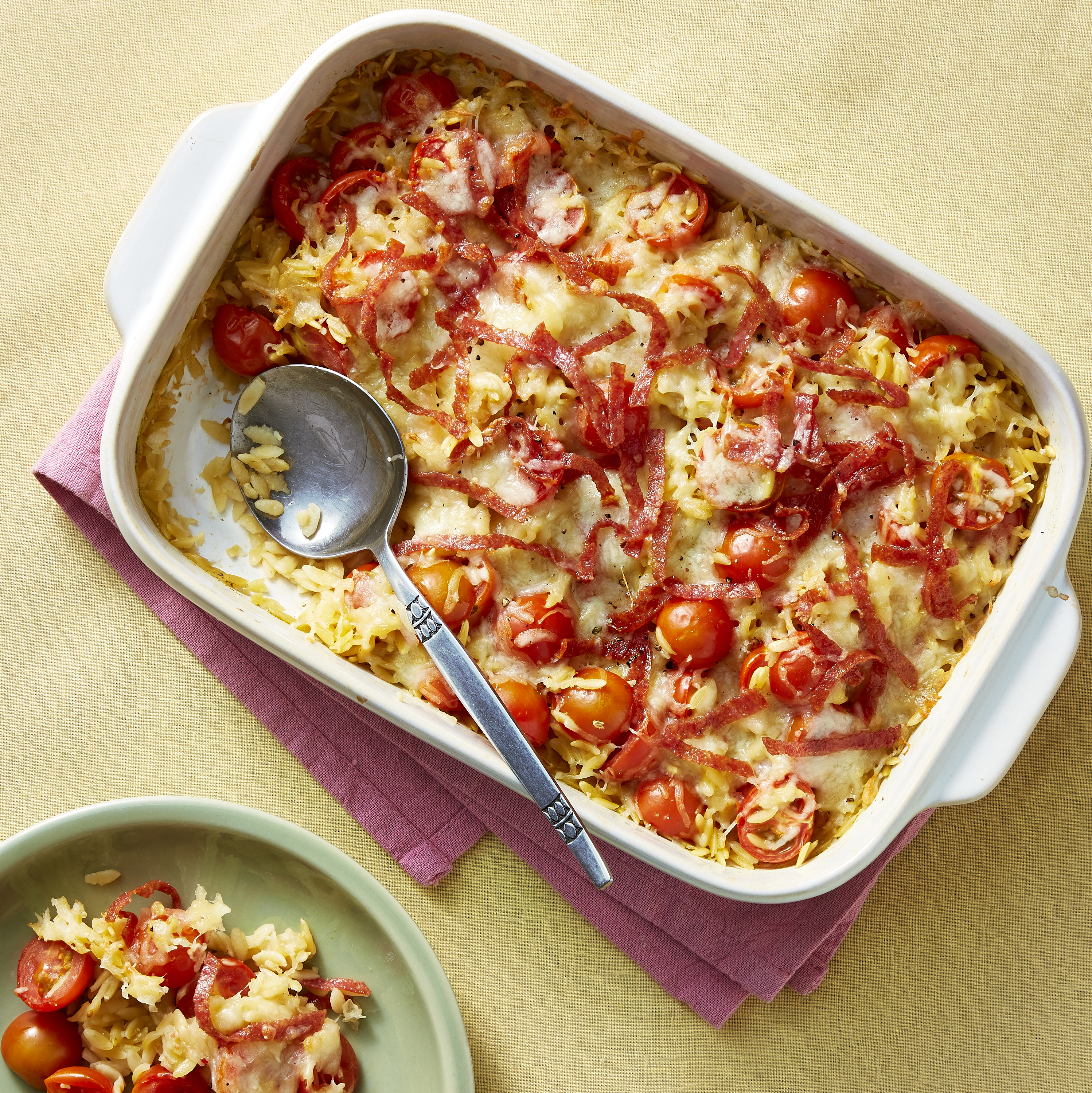 Orzo uit de oven met salami