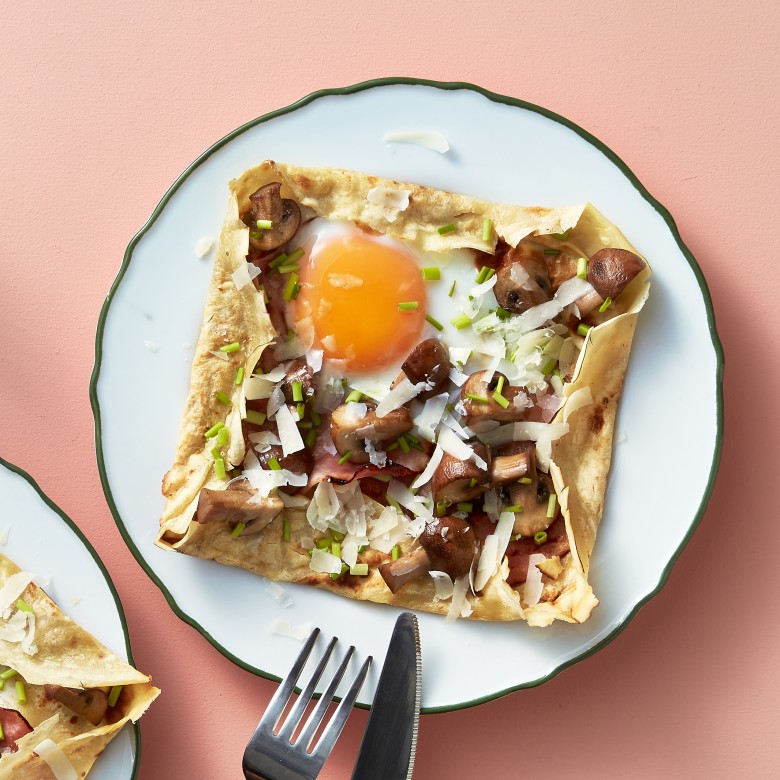 Hartige pannenkoek met ei, champignons en ham