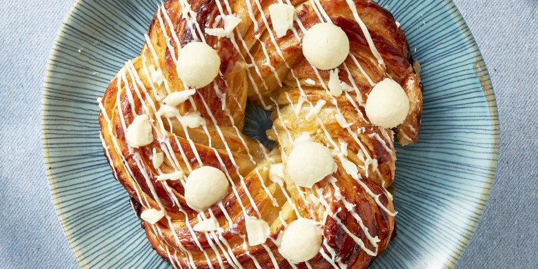 Bladerdeegkrans met lemoncurd en witte chocolade