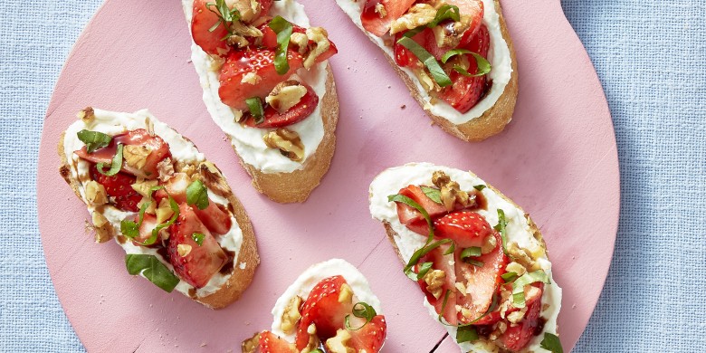 Bruschetta met ricotta en aardbei