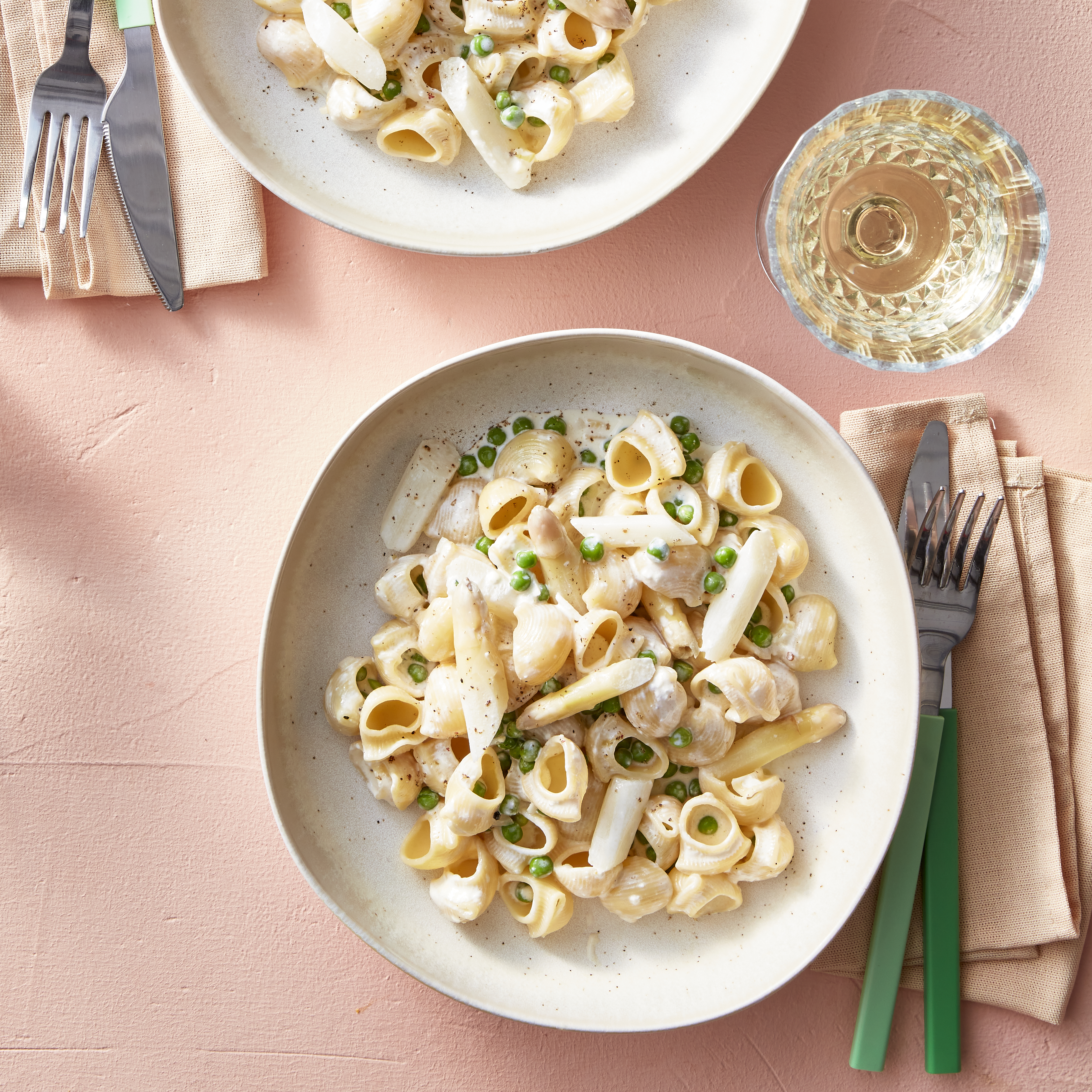 Romige pasta met asperges en erwten