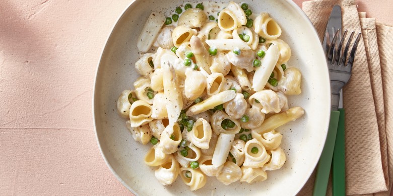 Romige pasta met asperges en erwten