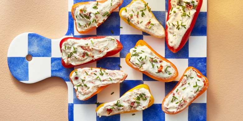 Gevulde snackpaprika’s met kruidenkaas