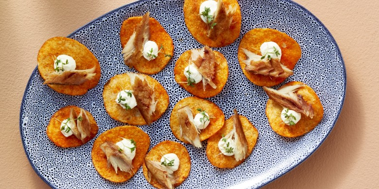 Paprikachips met gerookte makreel