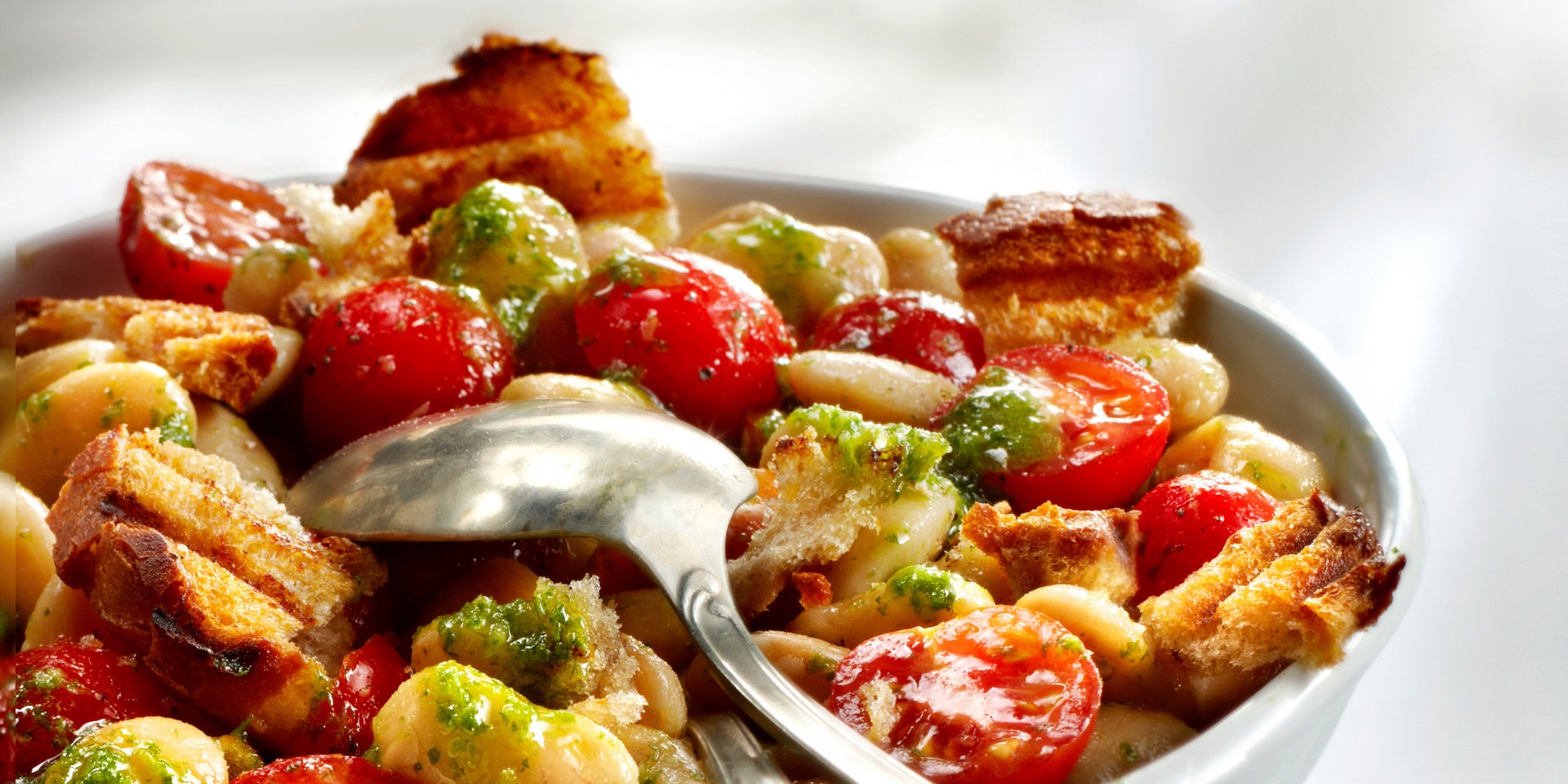 Salade van reuzen bonen en tomaat