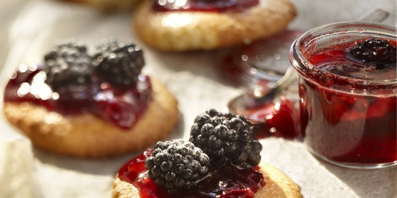 Sinaasappelkoekjes met bramen en balsamico