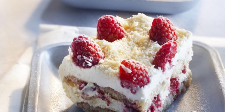 Snelle tiramisu met witte chocolade en frambozen