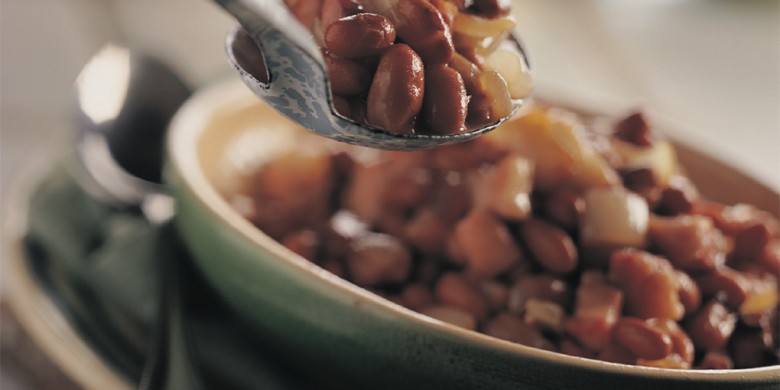 Bruine bonen met spek en appelmoes