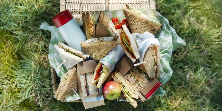 Sandwich met spinazie, roomkaas en gerookte zalm