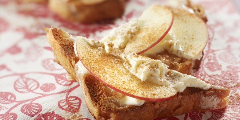 Suikerbrood met mascarpone, appel en kaneel