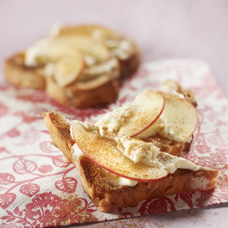 Suikerbrood met mascarpone, appel en kaneel
