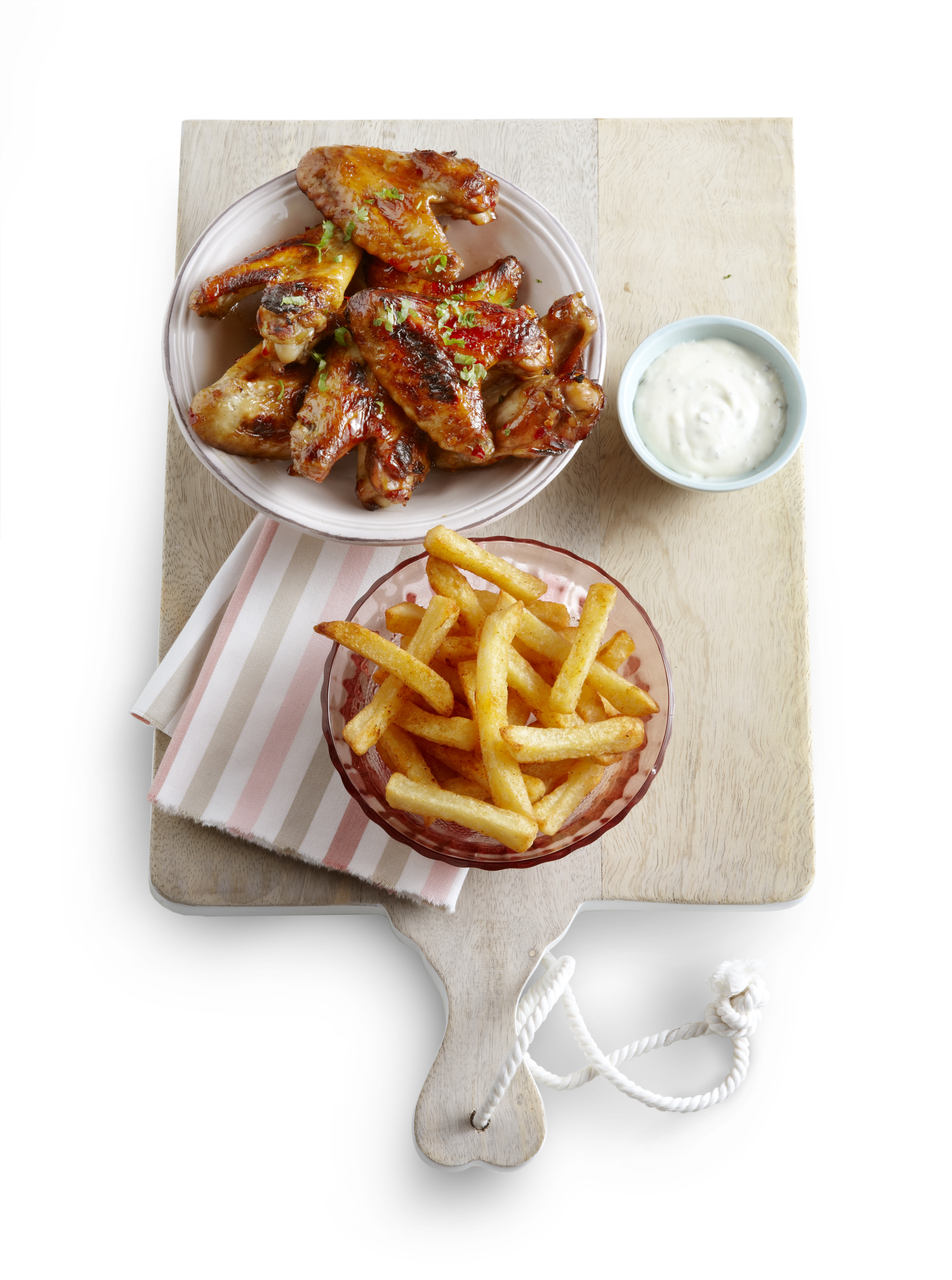 Sweet chili kippenvleugeltjes met ovenfriet