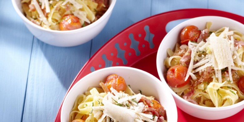 Tagliatelle met gepofte tomaatjes