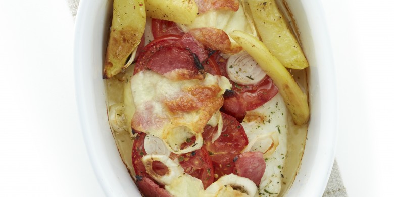 Tilapia met tomaat en salami