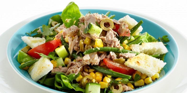 Tonijnsalade met knoflookcroutons