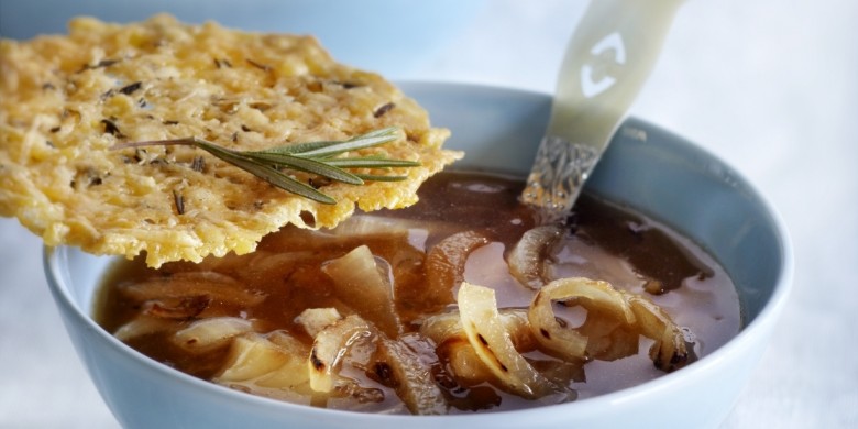 Uiensoep met kaaskrokantje