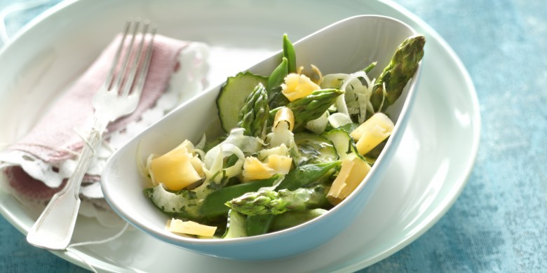Voorjaarssalade met citroen-mosterddressing