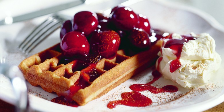 Wafels met kersen en mascarponeroom