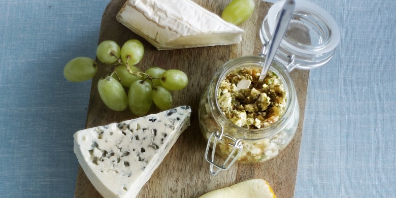 Walnotenpesto bij de kaasplank