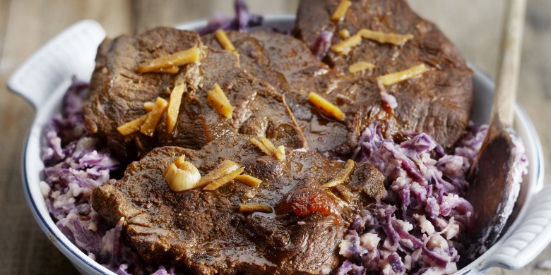 Stamppot van rodekool met gembersukade