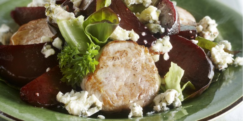 Warme salade van varkenshaas, bietjes en blauwe kaas