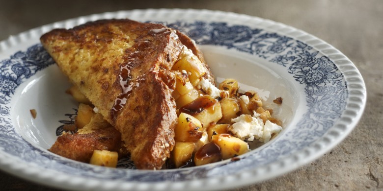 Wentelteefjes met geitenkaas en stroopsaus 