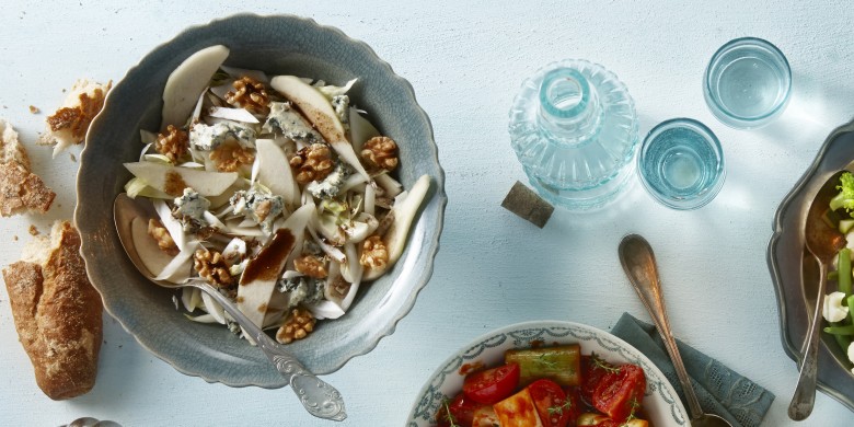 Witlofsalade met walnoten en blauwe kaas
